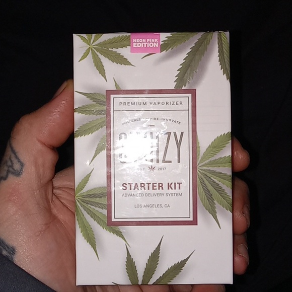 STIIIZY starter kit"NEON PiNK Limited Edition"SEALED🆕NIB. - Picture 6 of 7